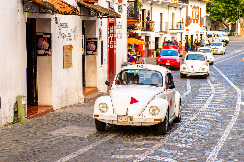 White Taxis in Taxco, Mexico jigsaw puzzle in Cars & Bikes puzzles on TheJigsawPuzzles.com