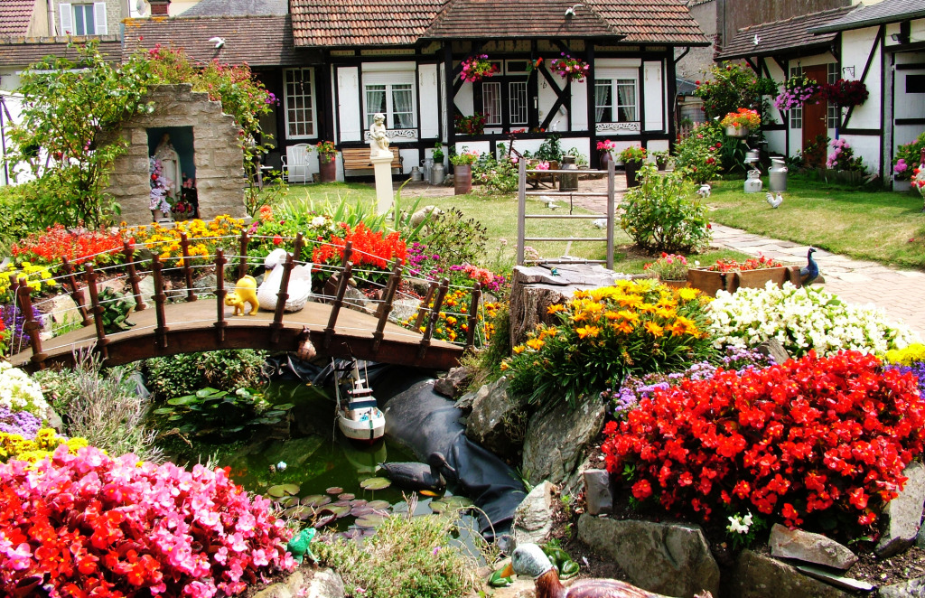 Rural House Yard jigsaw puzzle in Flowers puzzles on TheJigsawPuzzles.com