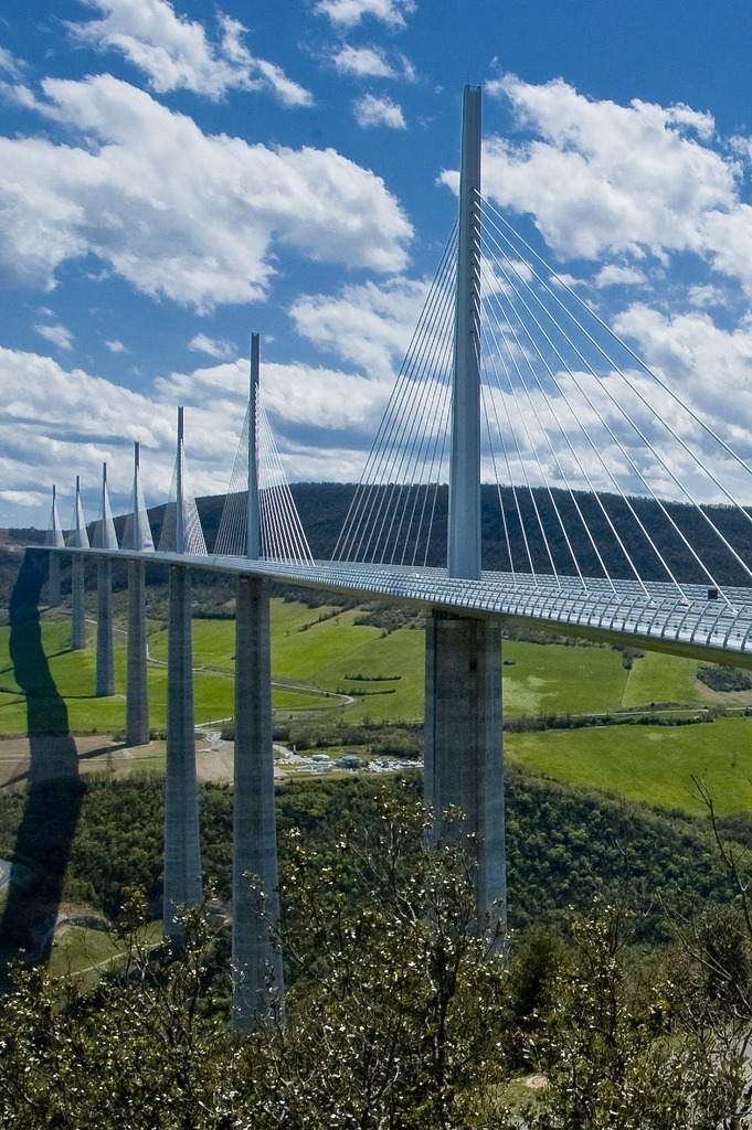 Millau Viaduct, France jigsaw puzzle in Ponts puzzles on TheJigsawPuzzles.com