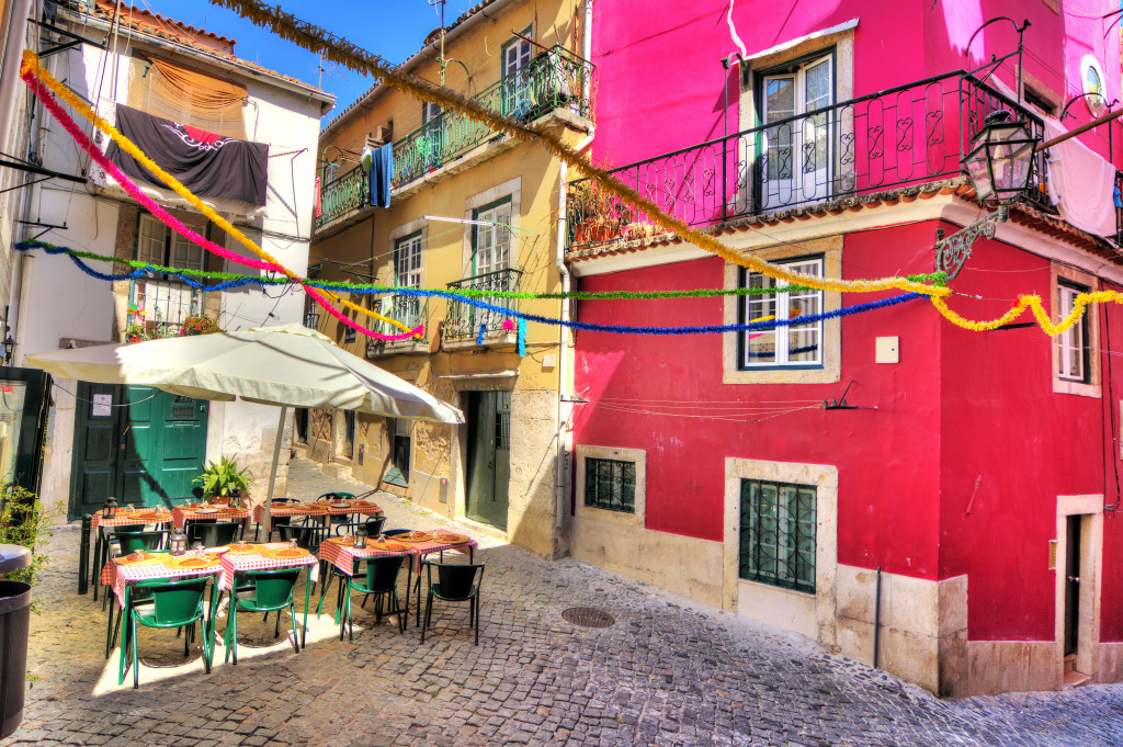 Narrow Streets of Lisbon, Portugal jigsaw puzzle in Street View puzzles on TheJigsawPuzzles.com