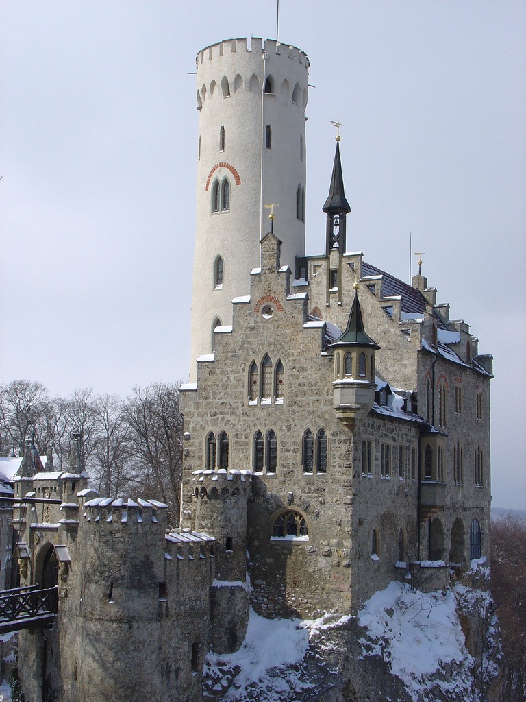 Schloss Lichtenstein in Winter jigsaw puzzle in Castles puzzles on TheJigsawPuzzles.com