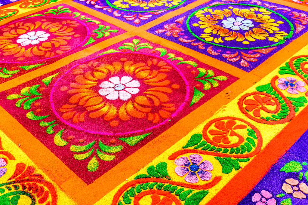 Carpette florale Sawdust, Antigua, Guatemala jigsaw puzzle in Bricolage puzzles on TheJigsawPuzzles.com
