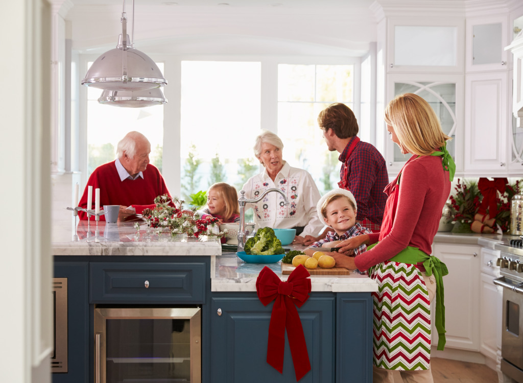 Family Preparing Christmas Dinner jigsaw puzzle in Food & Bakery puzzles on TheJigsawPuzzles.com