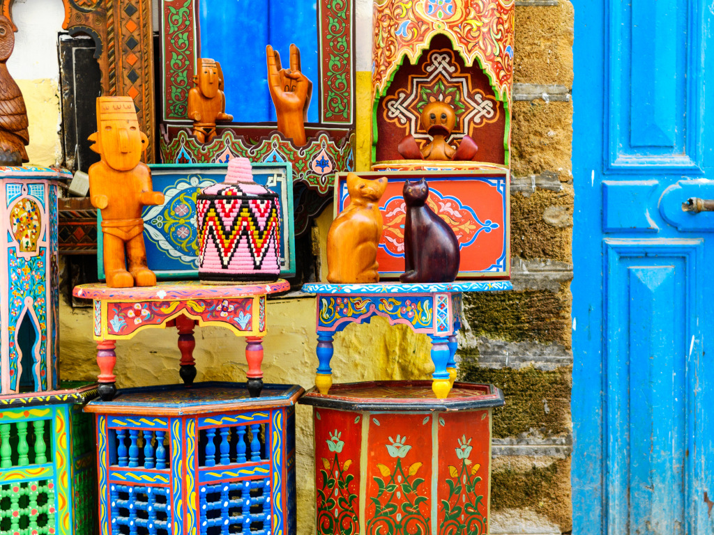 Artisanat coloré au marché Marocain jigsaw puzzle in Bricolage puzzles on TheJigsawPuzzles.com