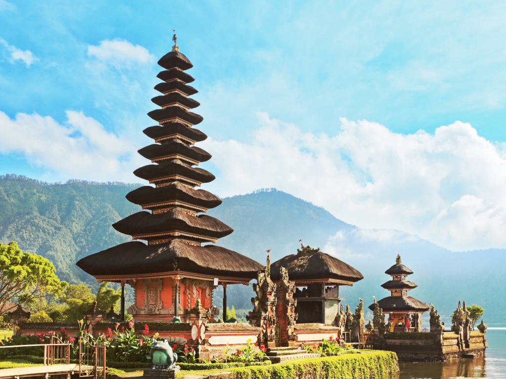 Temple de Pura Ulun Danu, Bali jigsaw puzzle in Magnifiques vues puzzles on TheJigsawPuzzles.com