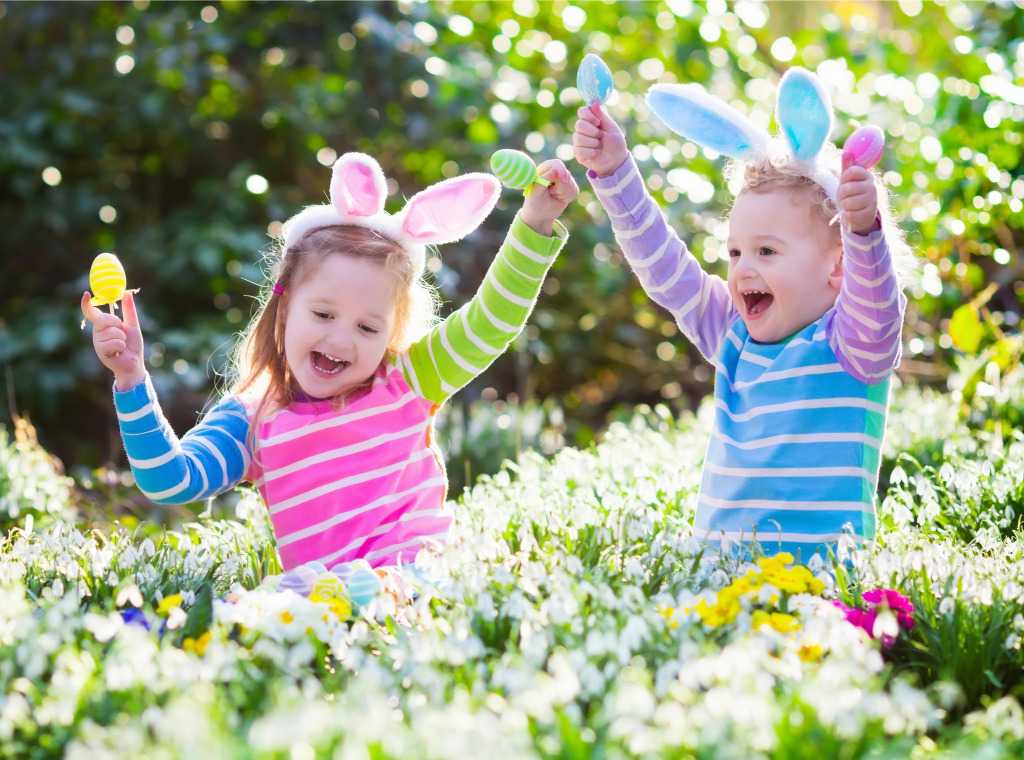 Kids On Easter Egg Hunt jigsaw puzzle in Puzzle of the Day puzzles on TheJigsawPuzzles.com