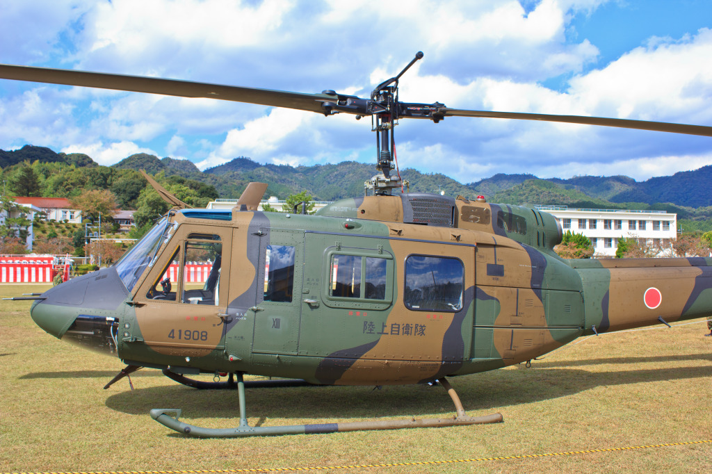 Bell UH-1 Iroquois Helicopter jigsaw puzzle in Aviation puzzles on TheJigsawPuzzles.com