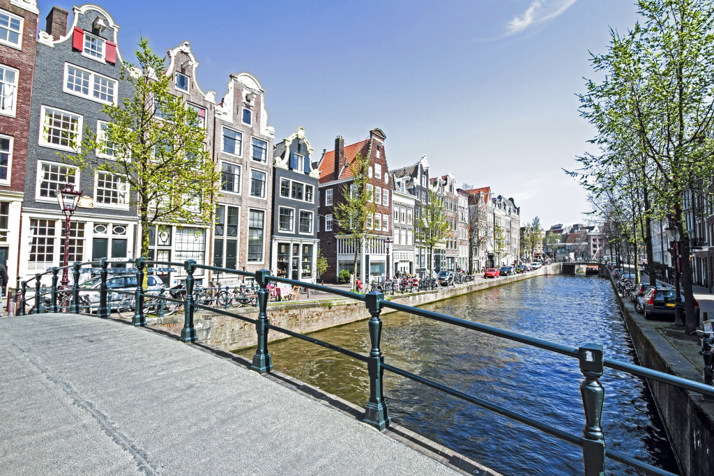 Канал в Амстердаме, Нидерланды jigsaw puzzle in Мосты puzzles on TheJigsawPuzzles.com