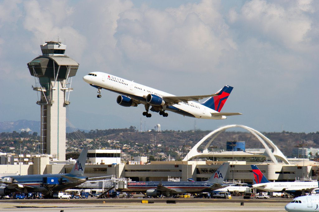 Los Angeles International Airport jigsaw puzzle in Aviation puzzles on TheJigsawPuzzles.com