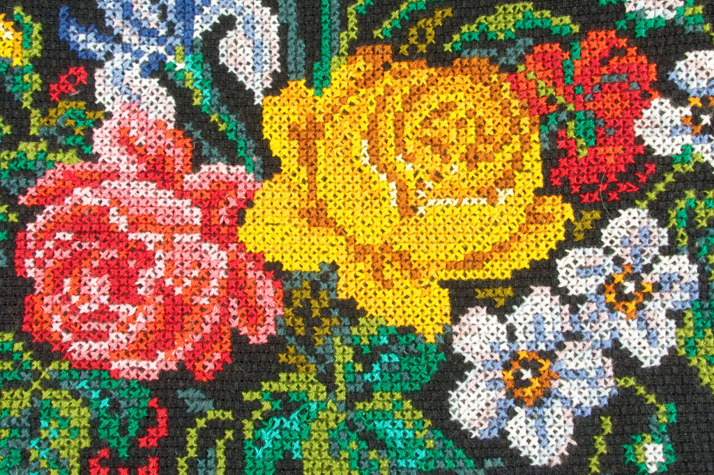Bordado Floral jigsaw puzzle in Artesanato puzzles on TheJigsawPuzzles.com