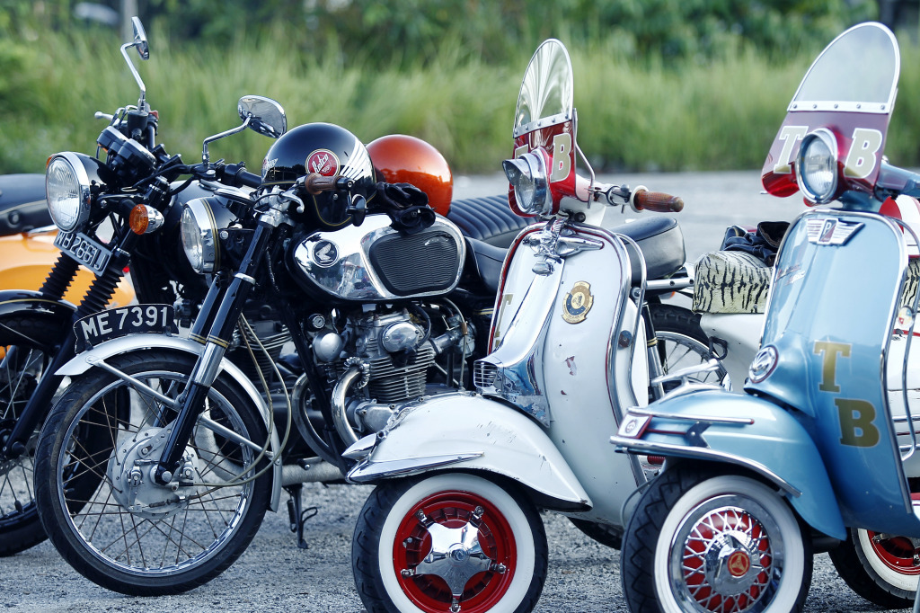 Vintage Motorcycles in Malaysia jigsaw puzzle in Cars & Bikes puzzles on TheJigsawPuzzles.com
