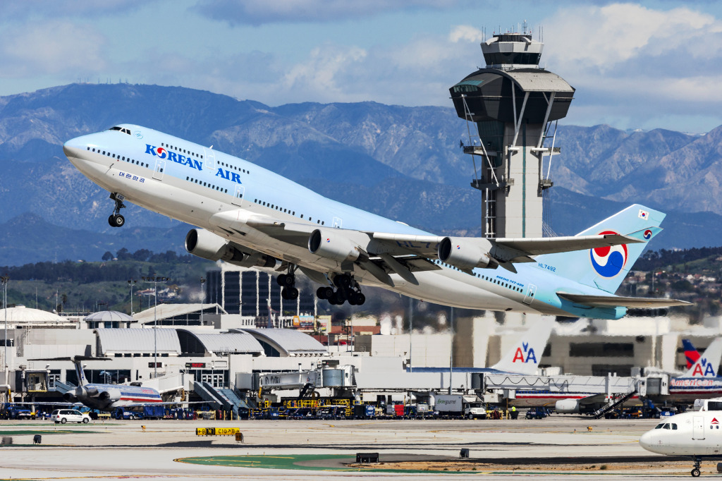 Los Angeles International Airport jigsaw puzzle in Aviation puzzles on TheJigsawPuzzles.com