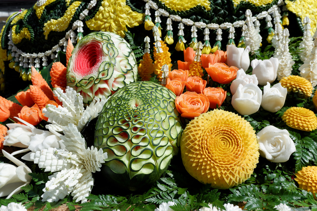 Фестиваль цветов, Чиангмай, Tаиланд jigsaw puzzle in Фрукты и Овощи puzzles on TheJigsawPuzzles.com
