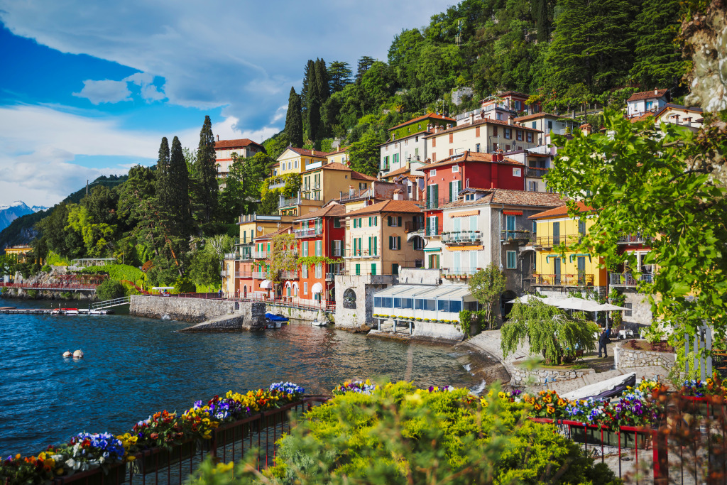 Varenna Town at Lake Como, Italy jigsaw puzzle in Great Sightings puzzles on TheJigsawPuzzles.com