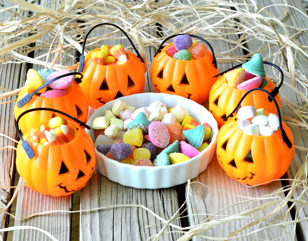 Bonbons pour Halloween jigsaw puzzle in Halloween puzzles on TheJigsawPuzzles.com