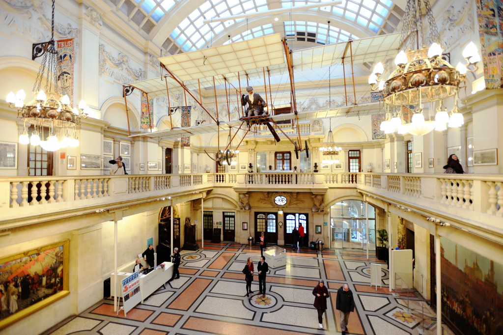 Main Hall In Bristol Museum jigsaw puzzle in Aviation puzzles on TheJigsawPuzzles.com