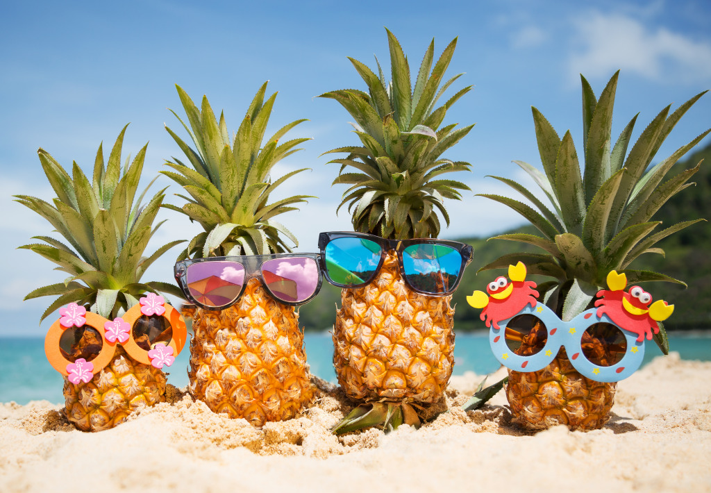 Pineapples on Vacation jigsaw puzzle in Fruits & Veggies puzzles on TheJigsawPuzzles.com