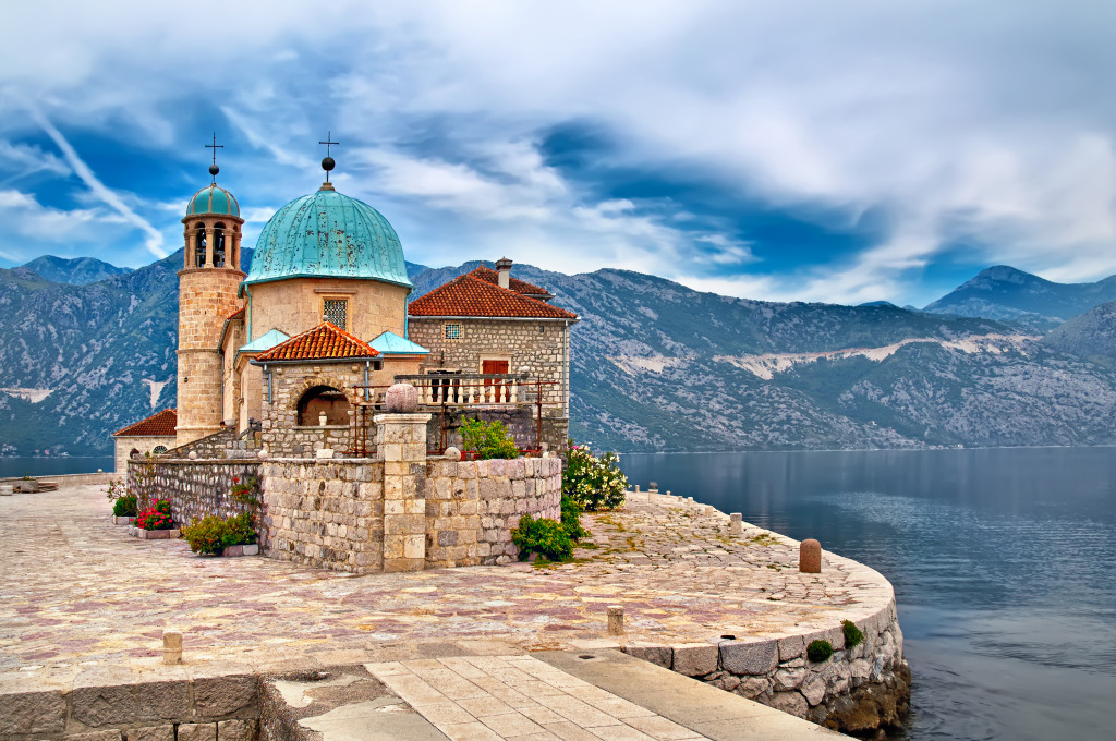 Schloss am See in Montenegro jigsaw puzzle in Schlösser puzzles on TheJigsawPuzzles.com