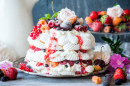 Pavlova Cake with Berries