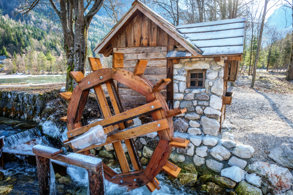 Moulin à eau à Kranjska Gora, Slovénie jigsaw puzzle in Chutes d'eau puzzles on TheJigsawPuzzles.com