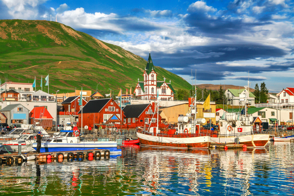 Ville historique de Husavik, Islande jigsaw puzzle in Magnifiques vues puzzles on TheJigsawPuzzles.com
