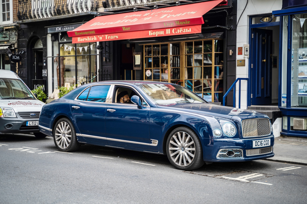 Bentley Mulsanne in London jigsaw puzzle in Cars & Bikes puzzles on TheJigsawPuzzles.com