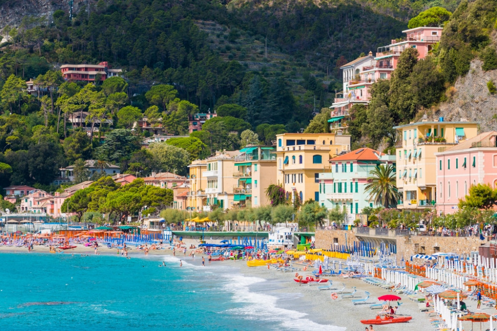 Monterosso al Mare jigsaw puzzle in Chris Ferne puzzles on TheJigsawPuzzles.com