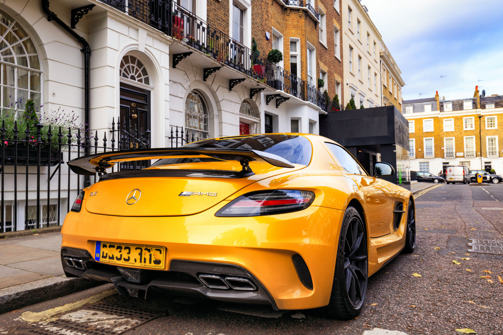 Mercedes AMG GT Coupe em Londres jigsaw puzzle in Carros & Motos puzzles on TheJigsawPuzzles.com