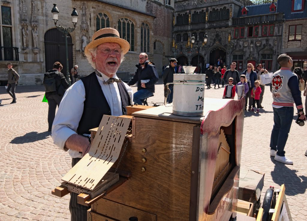 Street Performer in Bruges, Belgium jigsaw puzzle in People puzzles on TheJigsawPuzzles.com