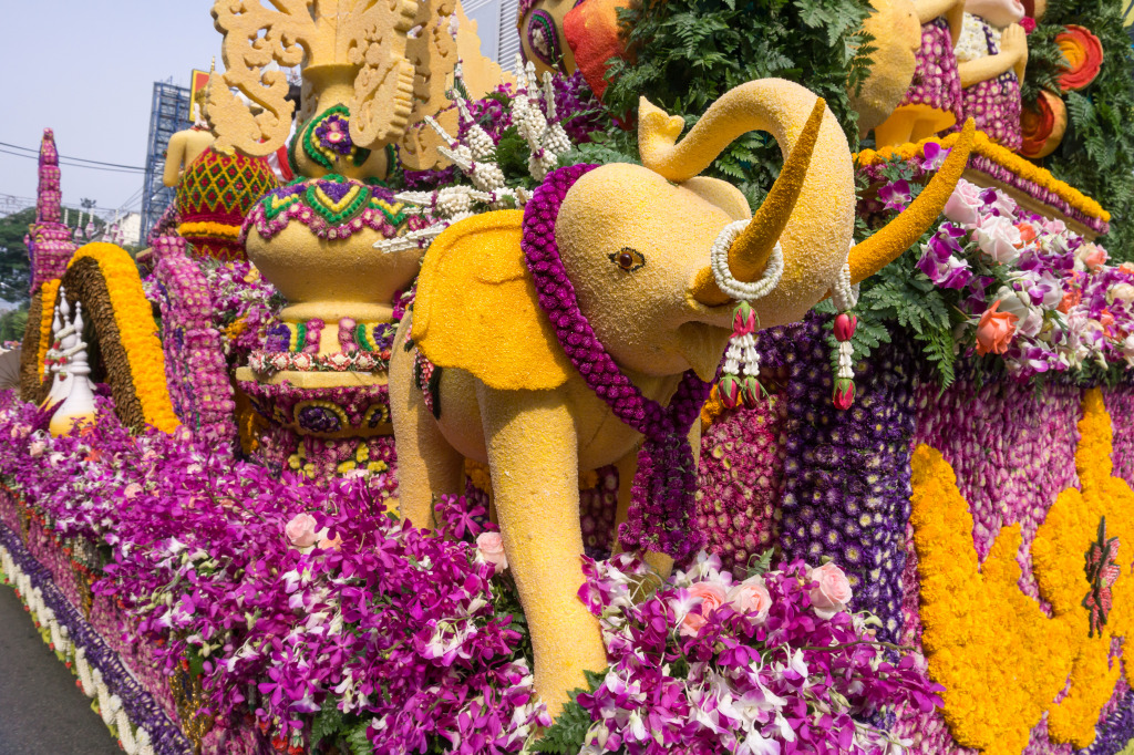 Цветочный фестиваль в Чиангмай, Таиланд jigsaw puzzle in Цветы puzzles on TheJigsawPuzzles.com