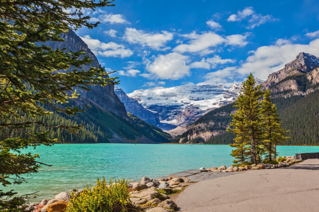 Lake Louise, Banff NP, Canada jigsaw puzzle in Great Sightings puzzles on TheJigsawPuzzles.com