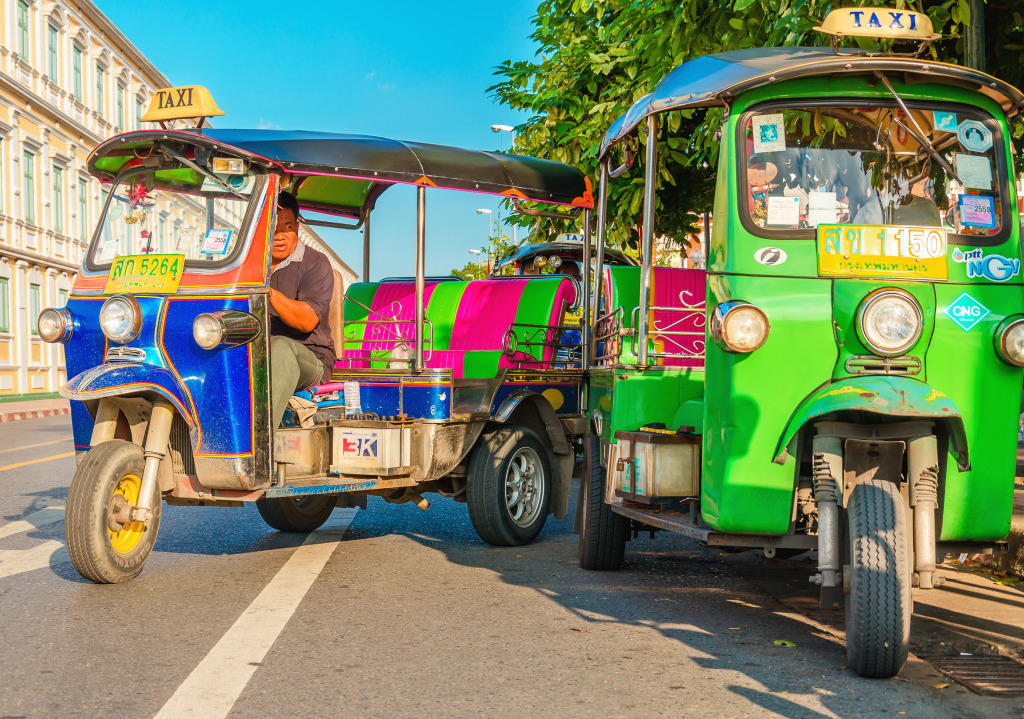 Tук-Tук такси в Бангкоке, Таиланд jigsaw puzzle in Автомобили и Мотоциклы puzzles on TheJigsawPuzzles.com