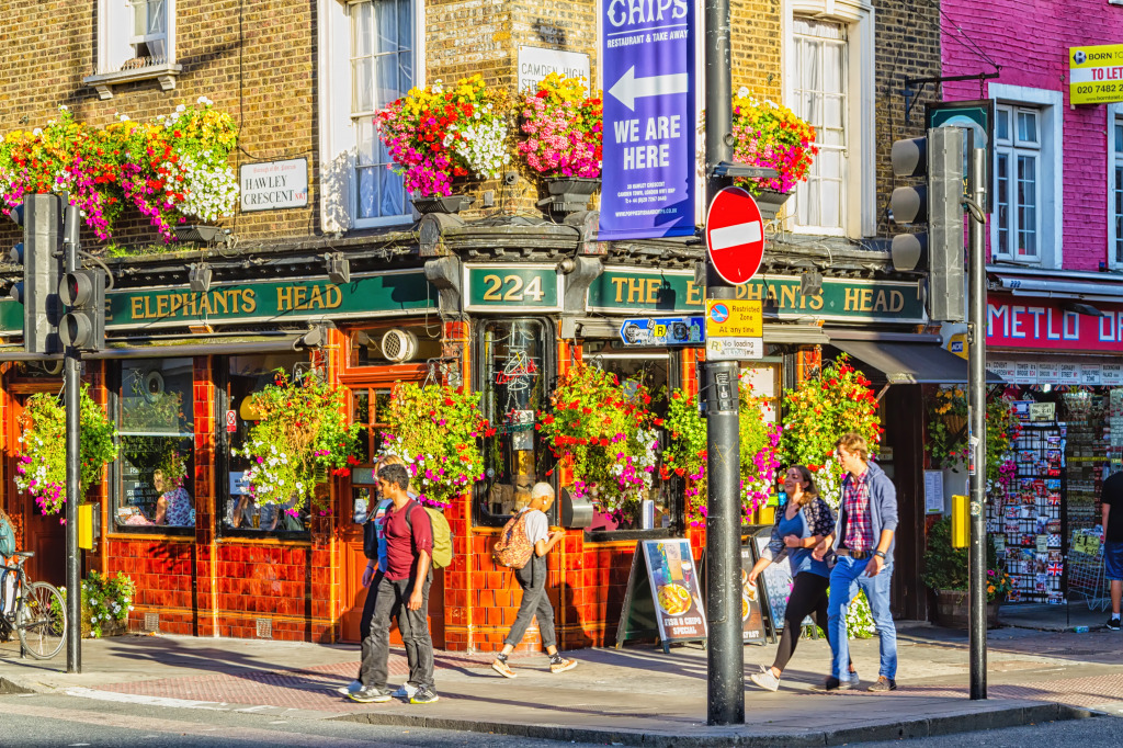 Typical English Pub in London jigsaw puzzle in Street View puzzles on TheJigsawPuzzles.com