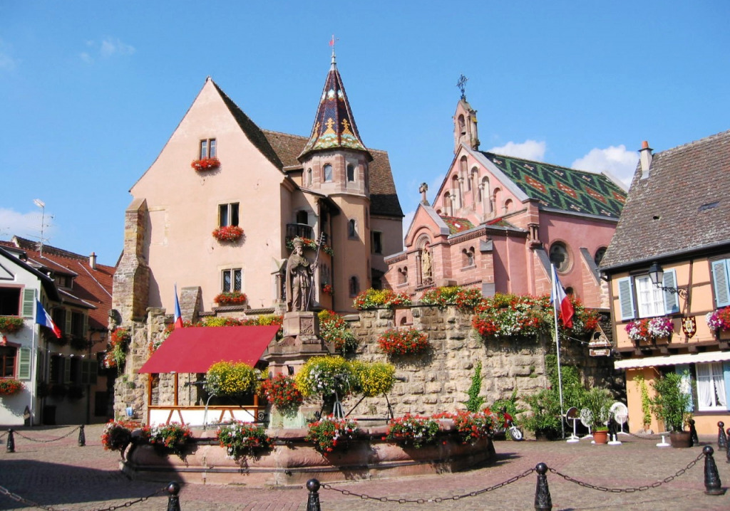 Village d'Eguisheim, France jigsaw puzzle in Paysages urbains puzzles on TheJigsawPuzzles.com