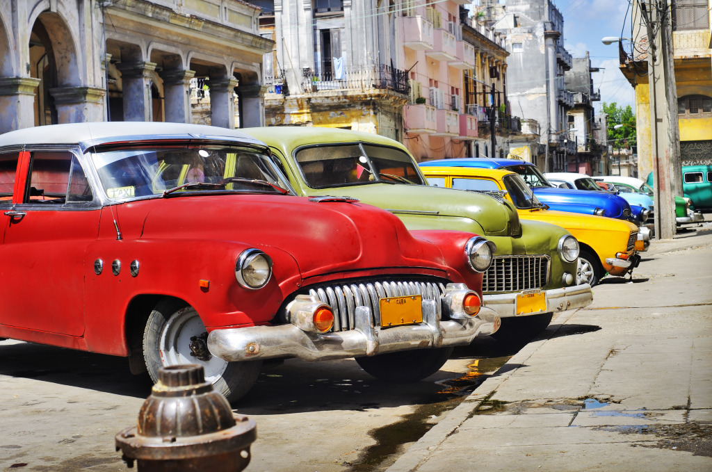 Classic American Cars in Havana, Cuba jigsaw puzzle in Cars & Bikes puzzles on TheJigsawPuzzles.com