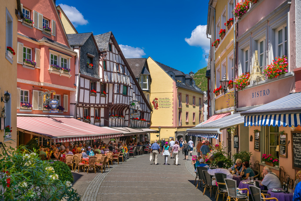 Bernkastel-Kues, Allemagne jigsaw puzzle in Paysages urbains puzzles on TheJigsawPuzzles.com