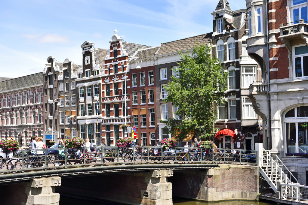Канал в Амстердаме, Нидерланды jigsaw puzzle in Мосты puzzles on TheJigsawPuzzles.com
