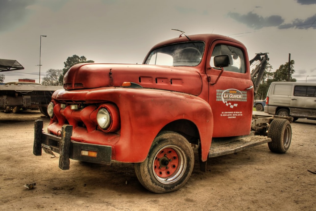 An Old Truck jigsaw puzzle in Cars & Bikes puzzles on TheJigsawPuzzles.com