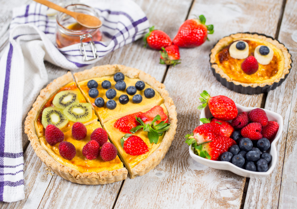 Fruit Tarts with Fresh Berries jigsaw puzzle in Food & Bakery puzzles on TheJigsawPuzzles.com