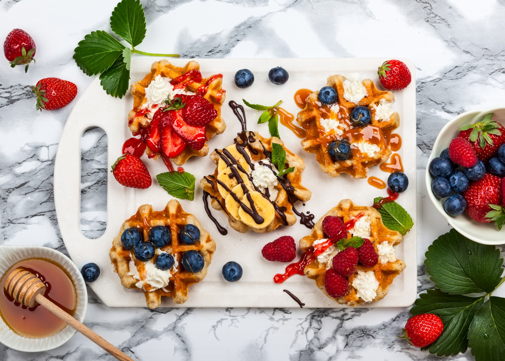 Belgian Waffles with Berries jigsaw puzzle in Nourriture et boulangerie puzzles on TheJigsawPuzzles.com