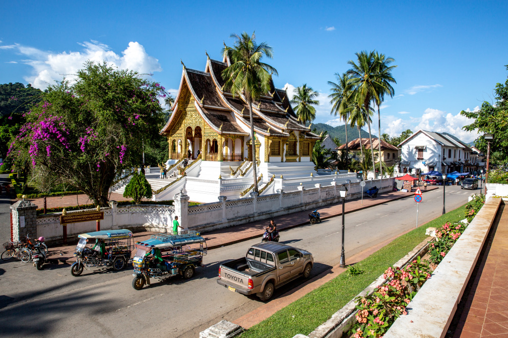 Royal Palace in Luang Prabang, Laos jigsaw puzzle in Straßenansicht puzzles on TheJigsawPuzzles.com