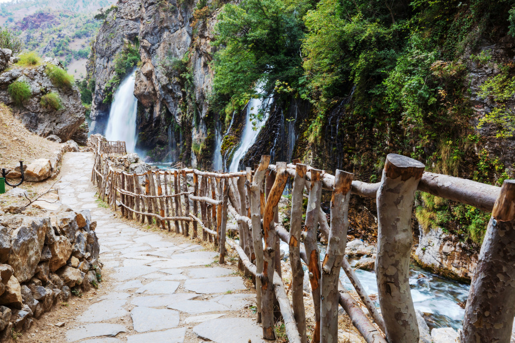 Kapuzbasi Wasserfall, Provinz Kayseri, Türkei jigsaw puzzle in Wasserfälle puzzles on TheJigsawPuzzles.com