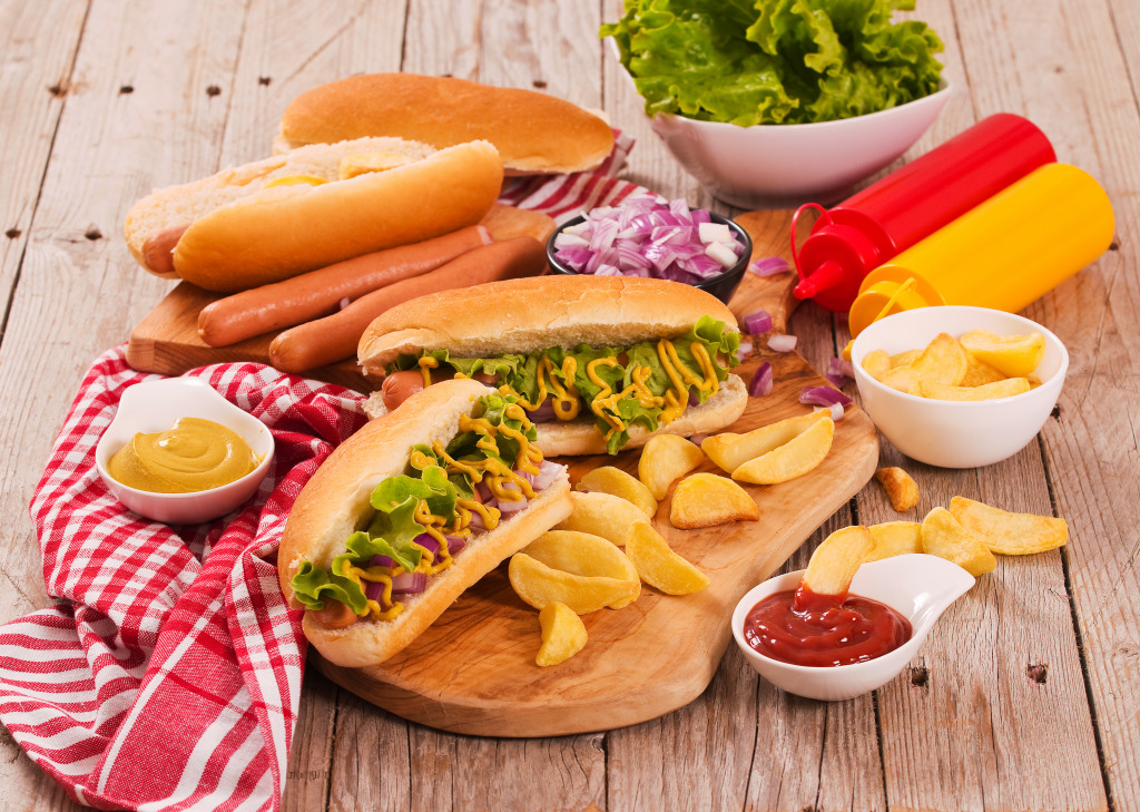 Hot Dogs mit Pommes frites jigsaw puzzle in Essen & Trinken puzzles on TheJigsawPuzzles.com