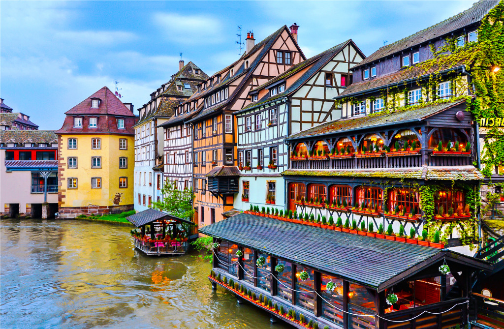 Canaux d'Alsace, France jigsaw puzzle in Paysages urbains puzzles on TheJigsawPuzzles.com