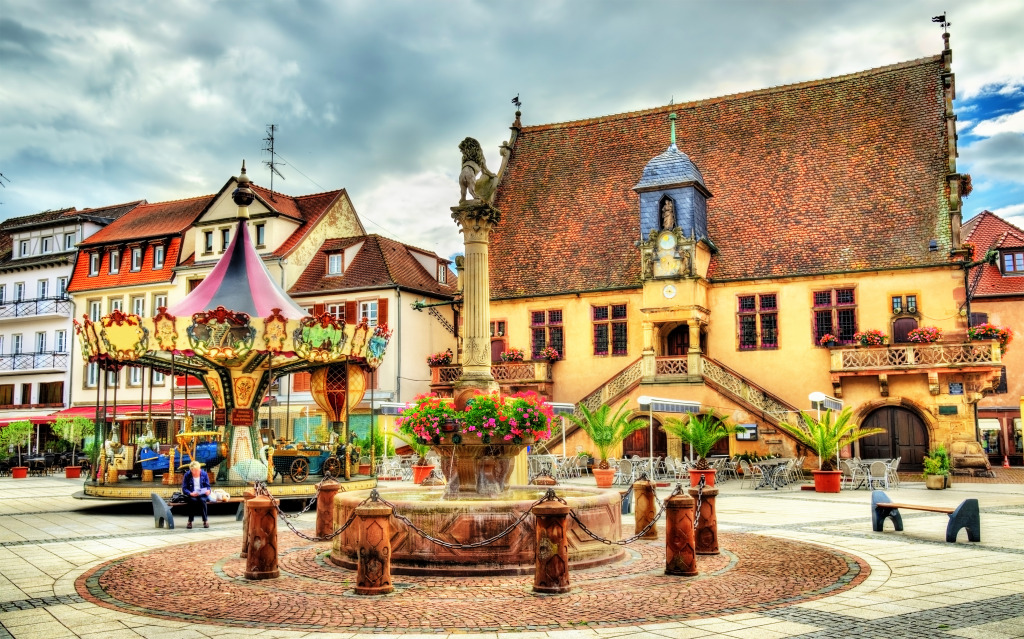 Main Square of Molsheim, France jigsaw puzzle in Street View puzzles on TheJigsawPuzzles.com