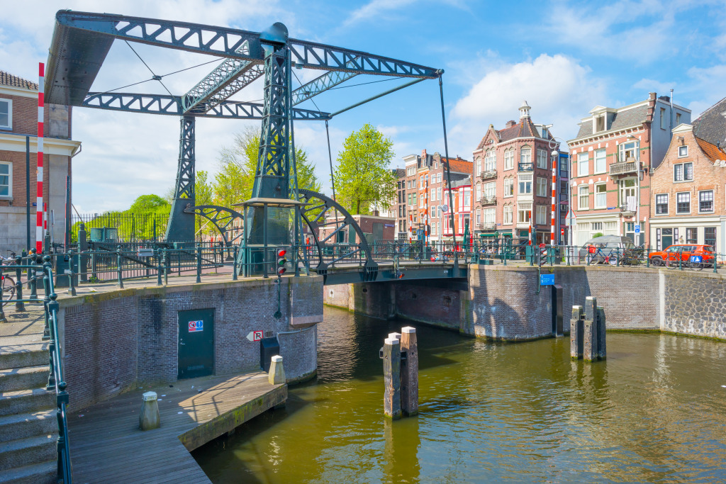Canal em Amsterdã, Holanda jigsaw puzzle in Pontes puzzles on TheJigsawPuzzles.com
