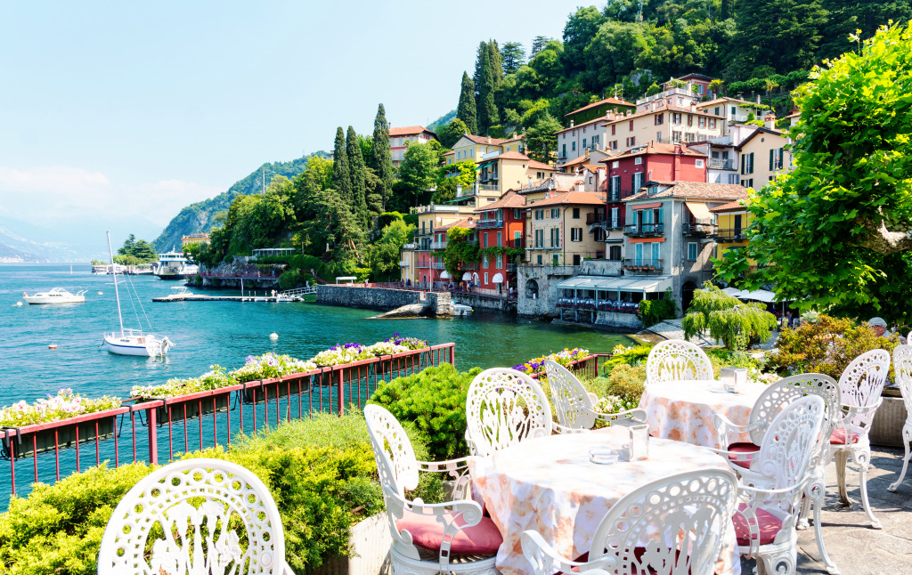 Town of Varenna on Lake Como, North Italy jigsaw puzzle in Great Sightings puzzles on TheJigsawPuzzles.com