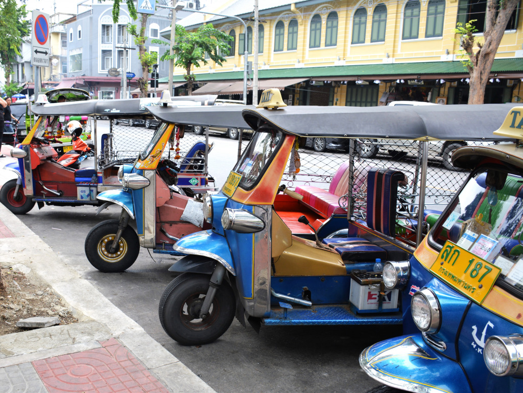 Tuk-tuk Cabs, Bangkok, Thailand jigsaw puzzle in Cars & Bikes puzzles on TheJigsawPuzzles.com
