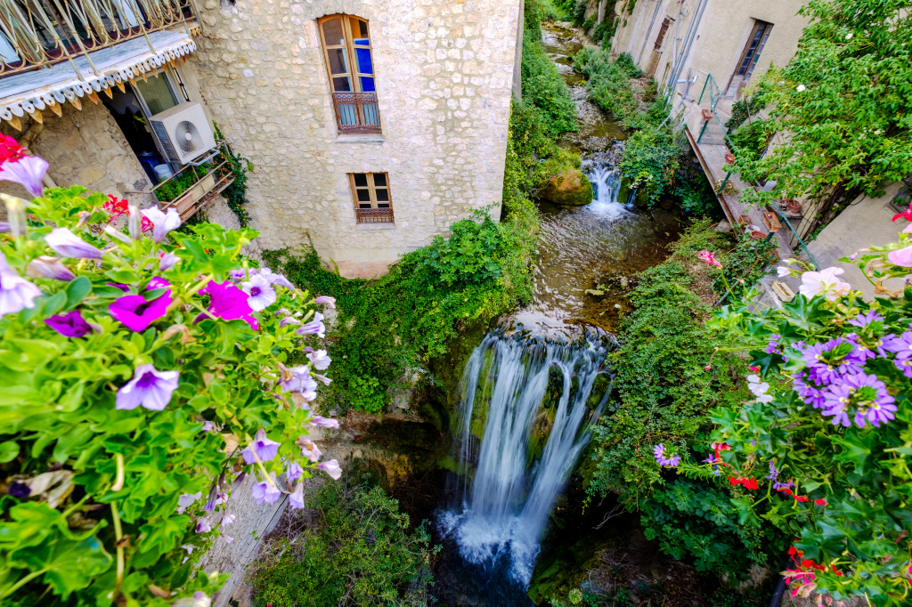 Village Moustier-Sainte-Marie, Provence, France jigsaw puzzle in Waterfalls puzzles on TheJigsawPuzzles.com