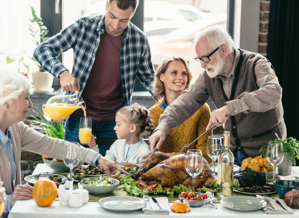 Family Celebrating Thanksgiving jigsaw puzzle in People puzzles on TheJigsawPuzzles.com